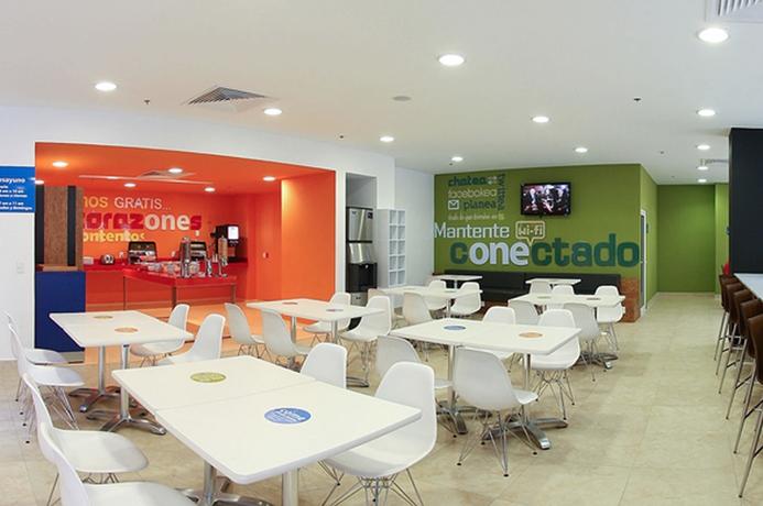 Imagen del bar/restaurante del Hotel One La Paz. Foto 3