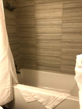 Imagen de la habitación del Hotel One Lakefront. Foto 3