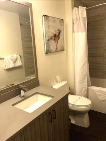 Imagen de la habitación del Hotel One Lakefront. Foto 7