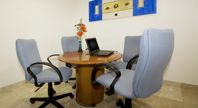 Imagen de los interiores del Hotel One Leon Poliforum. Foto 7