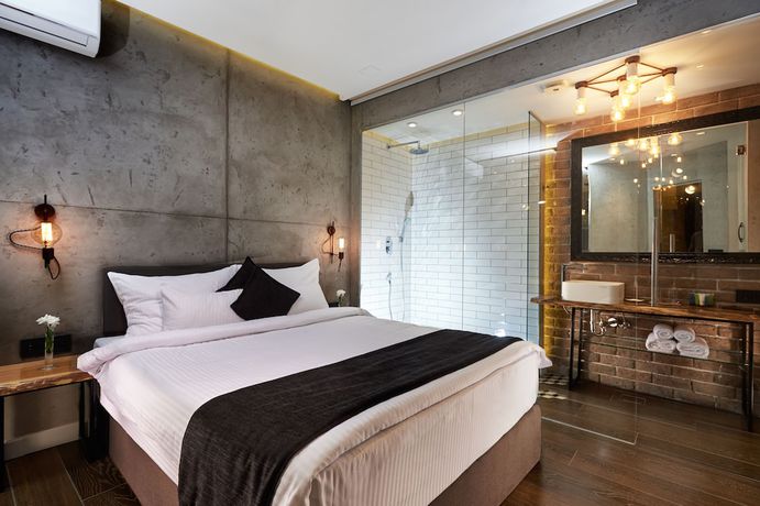 Imagen de la habitación del Hotel One Luxury Suites. Foto 15