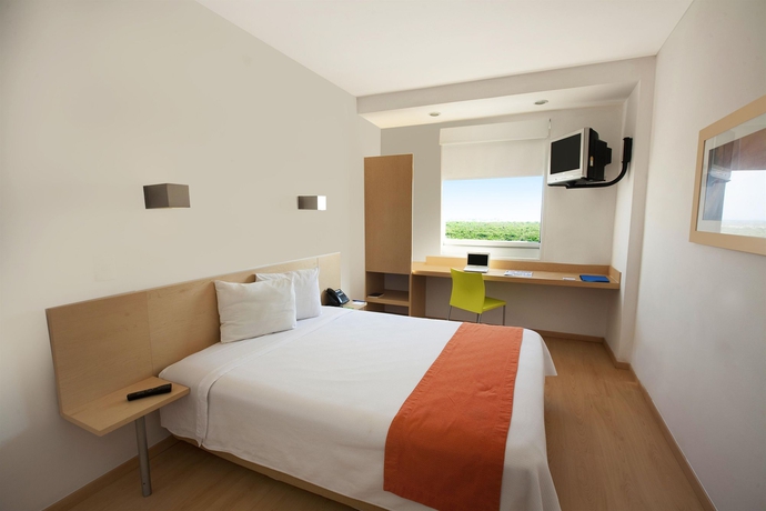 Imagen de la habitación del Hotel One Monterrey Aeropuerto. Foto 10