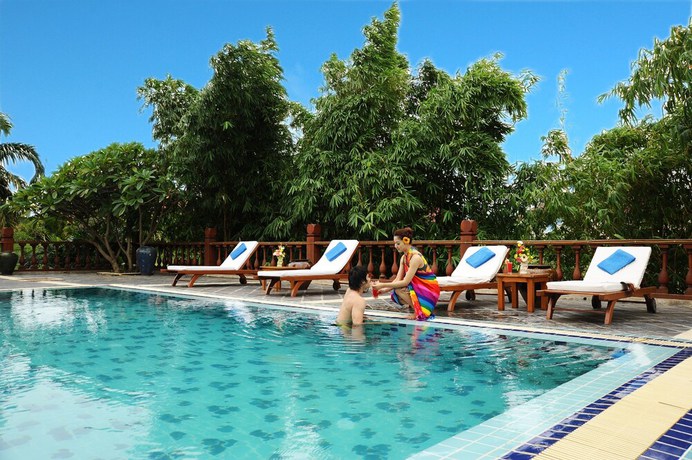 Imagen de la piscina del Hotel One Myanmar Resort Nay Pyi Taw. Foto 10