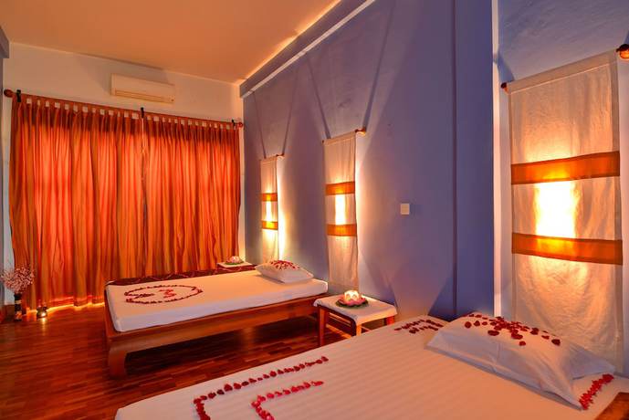 Imagen de la piscina del Hotel One Myanmar Resort Nay Pyi Taw. Foto 11