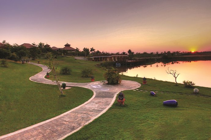 Imagen de los exteriores del Hotel One Myanmar Resort Nay Pyi Taw. Foto 8