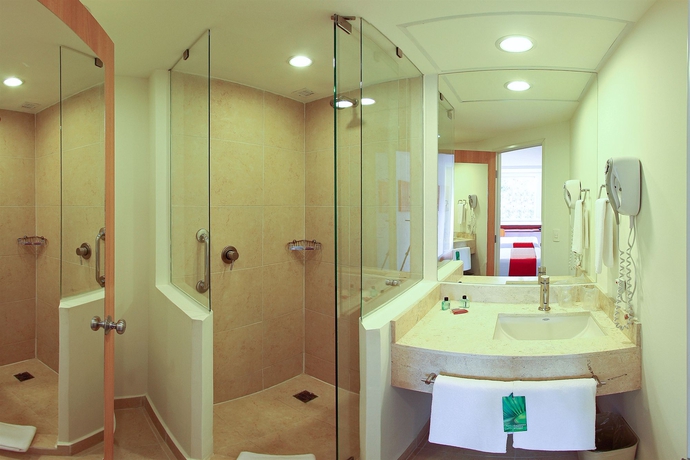 Imagen de la habitación del Hotel One Puebla Finsa. Foto 5