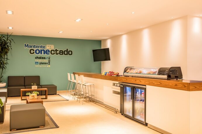 Imagen del bar/restaurante del Hotel One Puebla Serdan. Foto 18