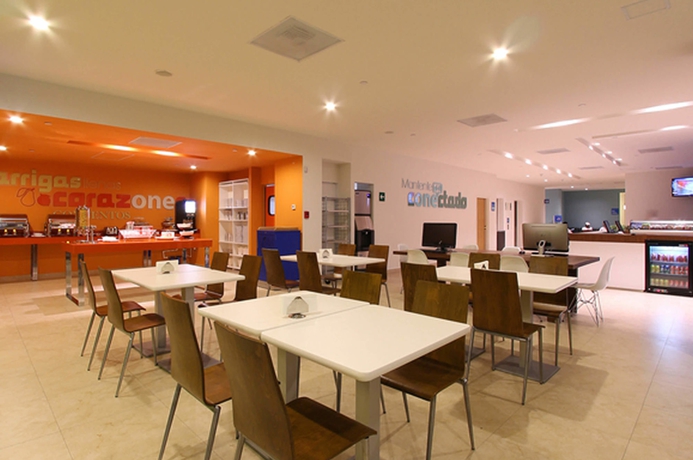 Imagen del bar/restaurante del Hotel One Puerto Vallarta Aeropuerto. Foto 4