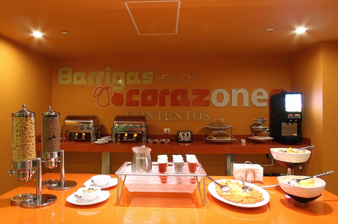 Imagen del bar/restaurante del Hotel One Puerto Vallarta Aeropuerto. Foto 5