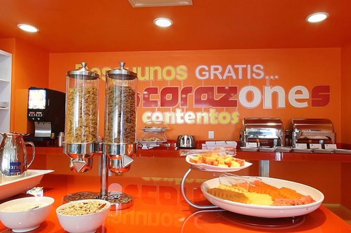 Imagen del bar/restaurante del Hotel One Querétaro Aeropuerto. Foto 3