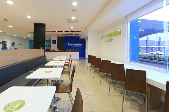 Imagen del bar/restaurante del Hotel One Querétaro Aeropuerto. Foto 5