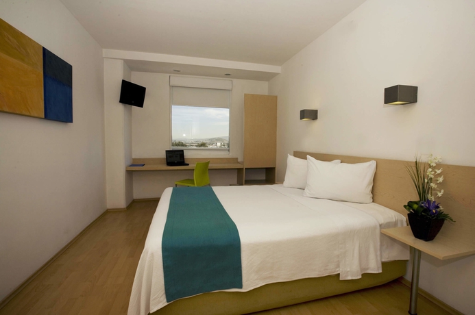 Imagen de la habitación del Hotel One Querétaro Plaza Galerías. Foto 7