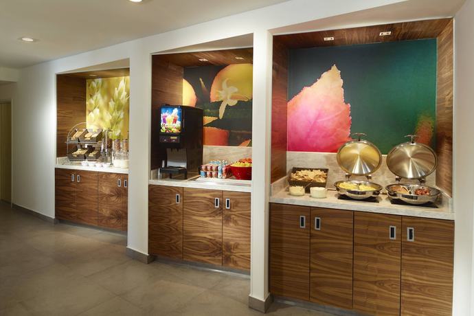 Imagen del bar/restaurante del Hotel One Saltillo Aeropuerto. Foto 3