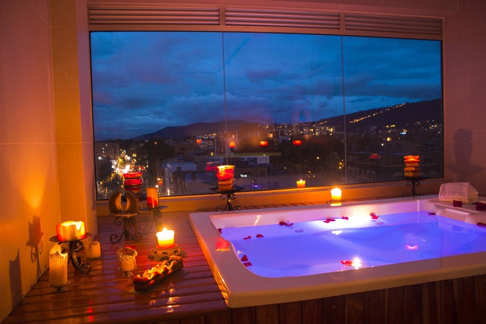 Imagen de la piscina del Hotel One Sixteen. Foto 14