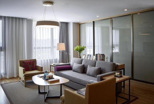Imagen de la habitación del Hotel One Sunland Serviced Suites Managed By Lanson Place. Foto 8