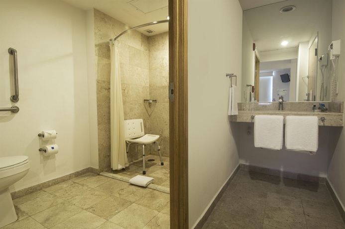 Imagen de la habitación del Hotel One Toluca Aeropuerto. Foto 8