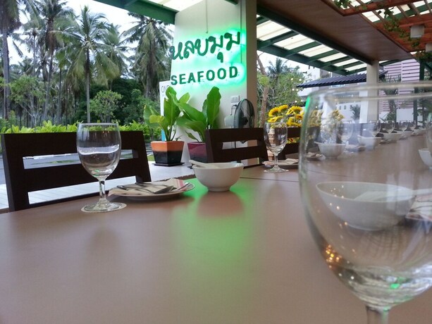 Imagen del bar/restaurante del Hotel One Wan Resort. Foto 7