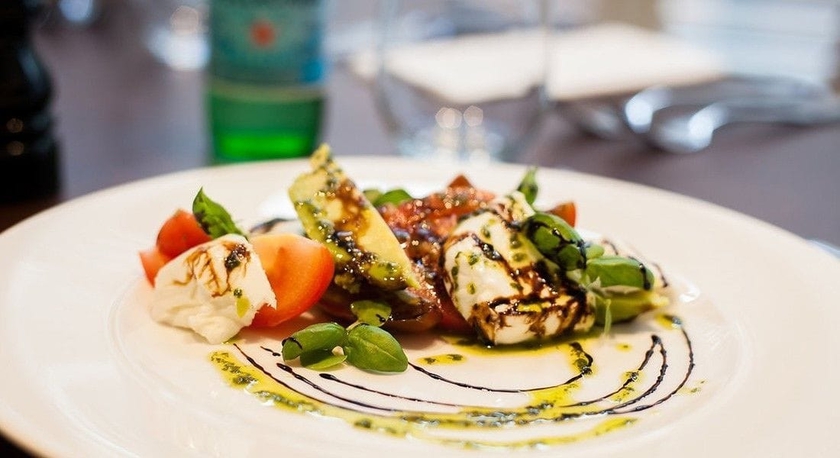 Imagen del bar/restaurante del Hotel One Warwick Park. Foto 6