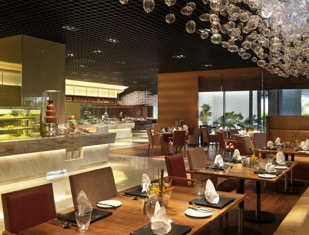 Imagen del bar/restaurante del Hotel One World. Foto 2