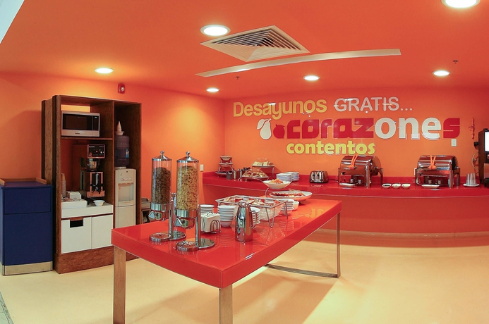 Imagen del bar/restaurante del Hotel One Xalapa Las Animas. Foto 3