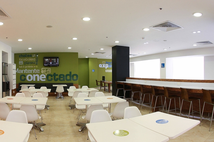 Imagen del bar/restaurante del Hotel One Xalapa Las Animas. Foto 7