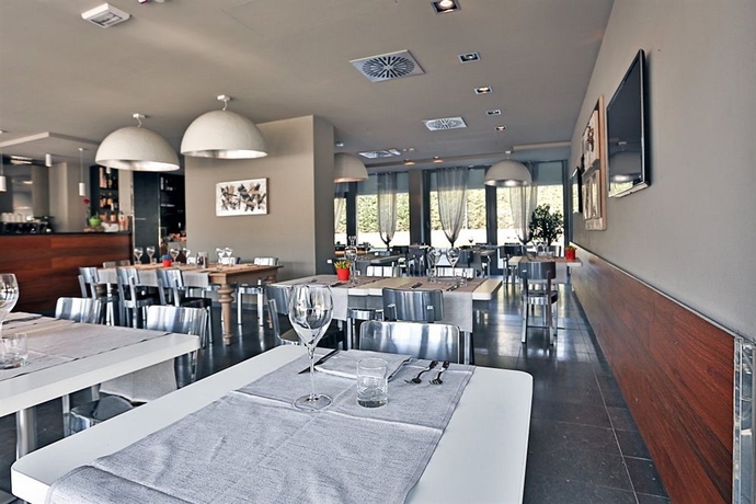 Imagen del bar/restaurante del Hotel One and Restaurant. Foto 4