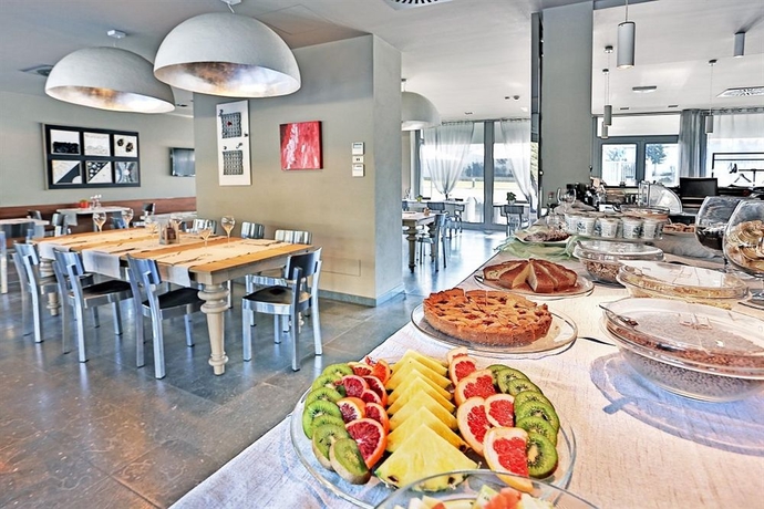 Imagen del bar/restaurante del Hotel One and Restaurant. Foto 5