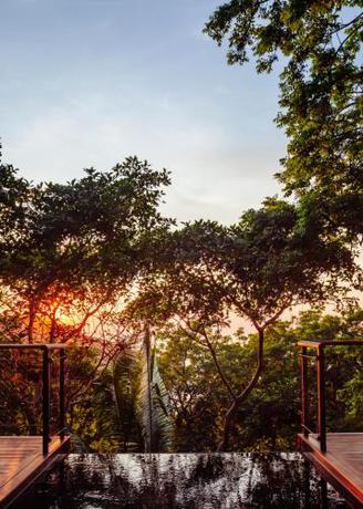 Imagen de los exteriores del Hotel Oneandonly Mandarina. Foto 11