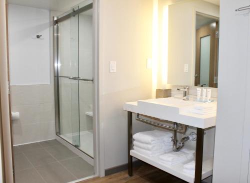 Imagen de la habitación del Hotel Oneida Casino Hotel. Foto 6