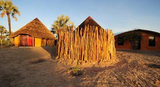 Imagen de los exteriores del Hotel Ongula Village Homestead Lodge. Foto 16