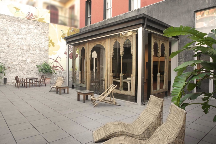 Imagen de los exteriores del Hotel Onix Liceo. Foto 11