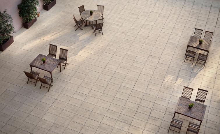 Imagen de los exteriores del Hotel Onix Rambla. Foto 11