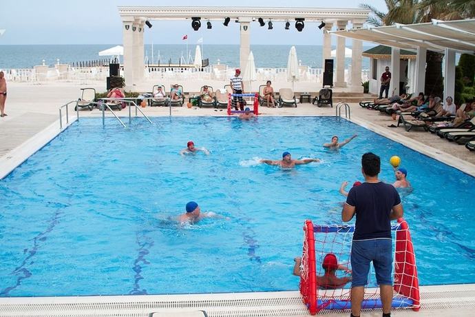 Imagen de la piscina del Hotel Onkel Resort. Foto 13