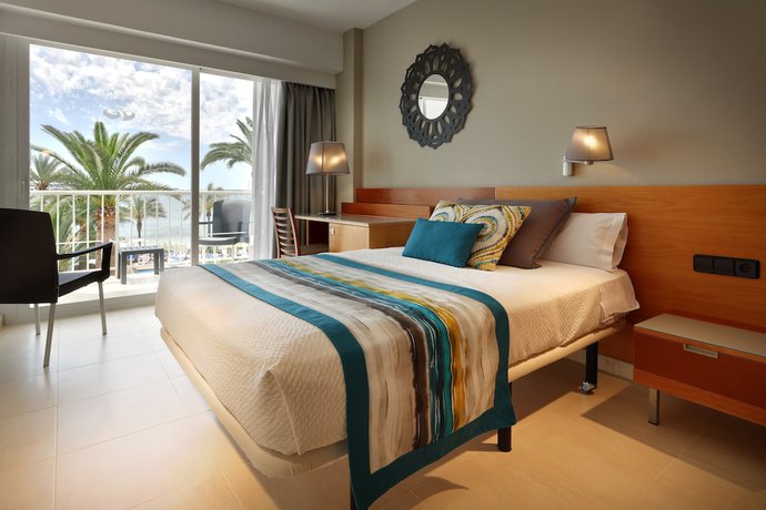 Imagen de la habitación del Hotel Only YOU Ibiza Palmyra. Foto 2