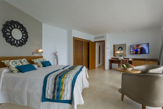 Imagen de la habitación del Hotel Only YOU Ibiza Palmyra. Foto 5