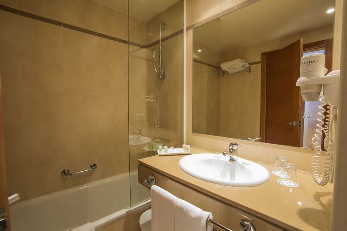Imagen de la habitación del Hotel Only YOU Ibiza Palmyra. Foto 7