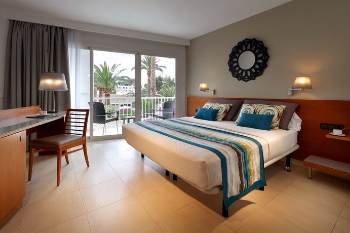 Imagen de la habitación del Hotel Only YOU Ibiza Palmyra. Foto 8