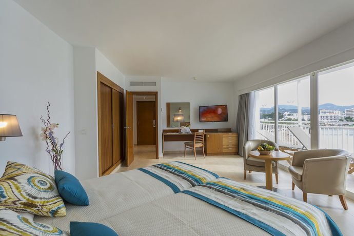 Imagen de la habitación del Hotel Only YOU Ibiza Palmyra. Foto 10