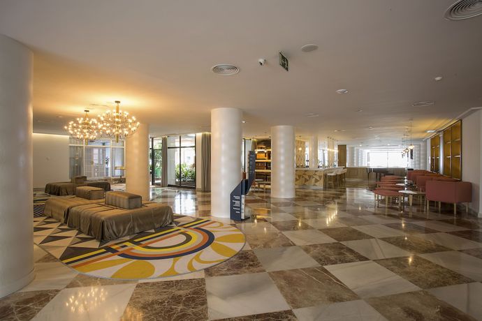 Imagen de los interiores del Hotel Only YOU Ibiza Palmyra. Foto 18