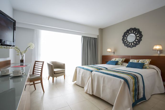 Imagen de la habitación del Hotel Only YOU Ibiza Palmyra. Foto 16