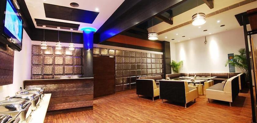 Imagen del bar/restaurante del Hotel Onn. Foto 1