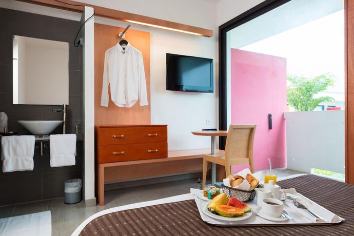 Imagen de la habitación del Hotel Onomo Abidjan Airport. Foto 12