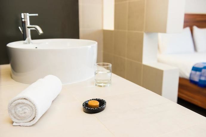 Imagen de la habitación del Hotel Onomo Abidjan Airport. Foto 13