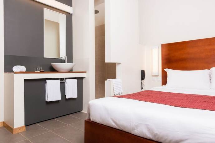 Imagen de la habitación del Hotel Onomo Bamako. Foto 18