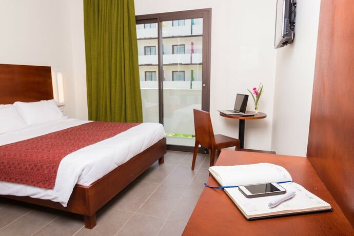 Imagen de la habitación del Hotel Onomo Bamako. Foto 19