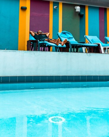 Imagen de la piscina del Hotel Onomo Bamako. Foto 26