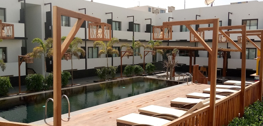 Imagen de la piscina del Hotel Onomo Dakar. Foto 18