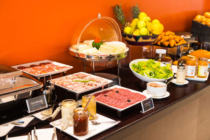 Imagen del bar/restaurante del Hotel Onomo Lome. Foto 5