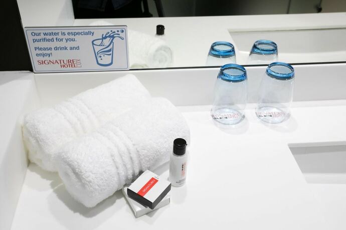 Imagen de la habitación del Hotel Onomo Waterfront. Foto 17