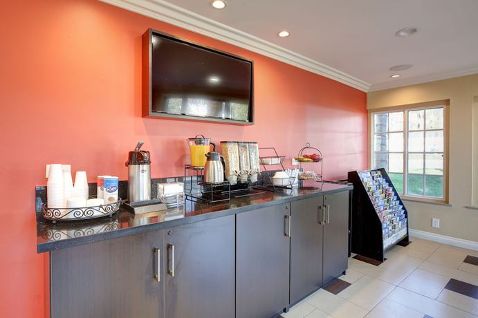 Imagen de los interiores del Hotel Ontario Inn and Suites. Foto 18